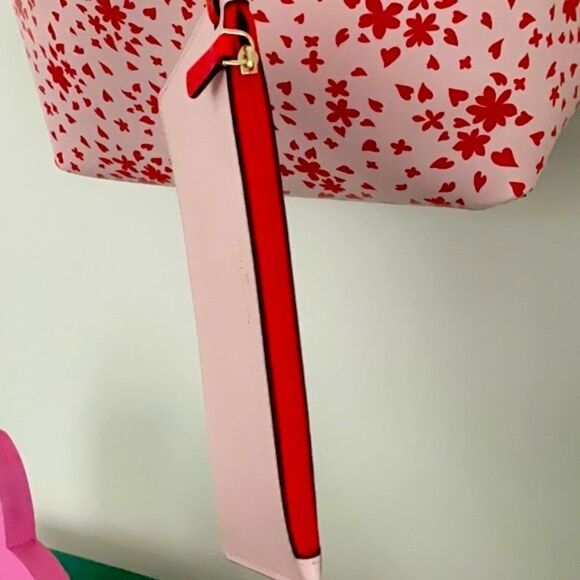 KATE SPADE NWT LOVE SHACK SMALL REVERSIBLE TOTE BAG WITH DETACHABLE WRISTLET - Picture 9 of 13